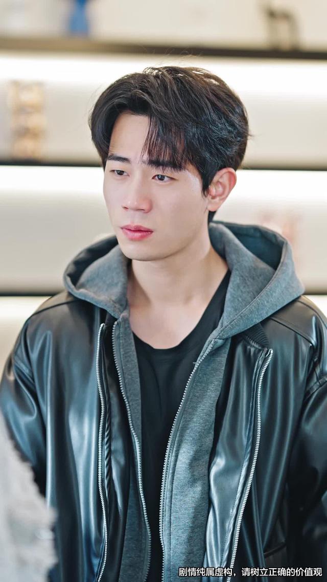 《这个保安不得了，上班第一天把歹徒打跑》剧照
