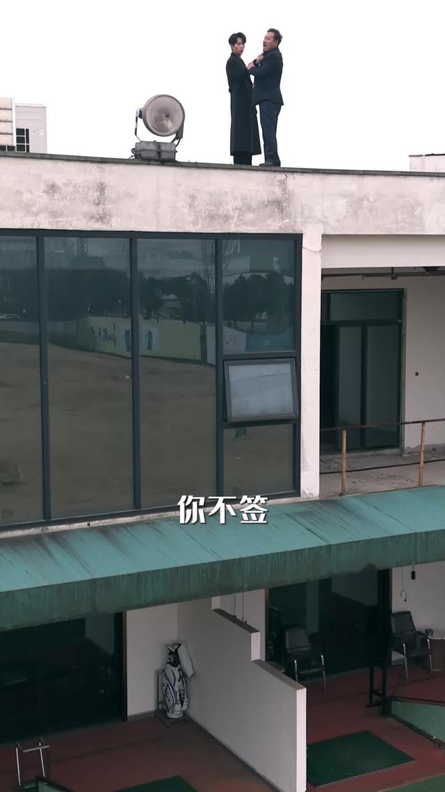 《这个保安不得了，上班第一天把歹徒打跑》剧照