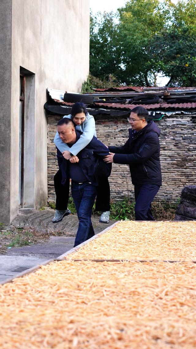《花开半路之晚来的暖阳》剧照
