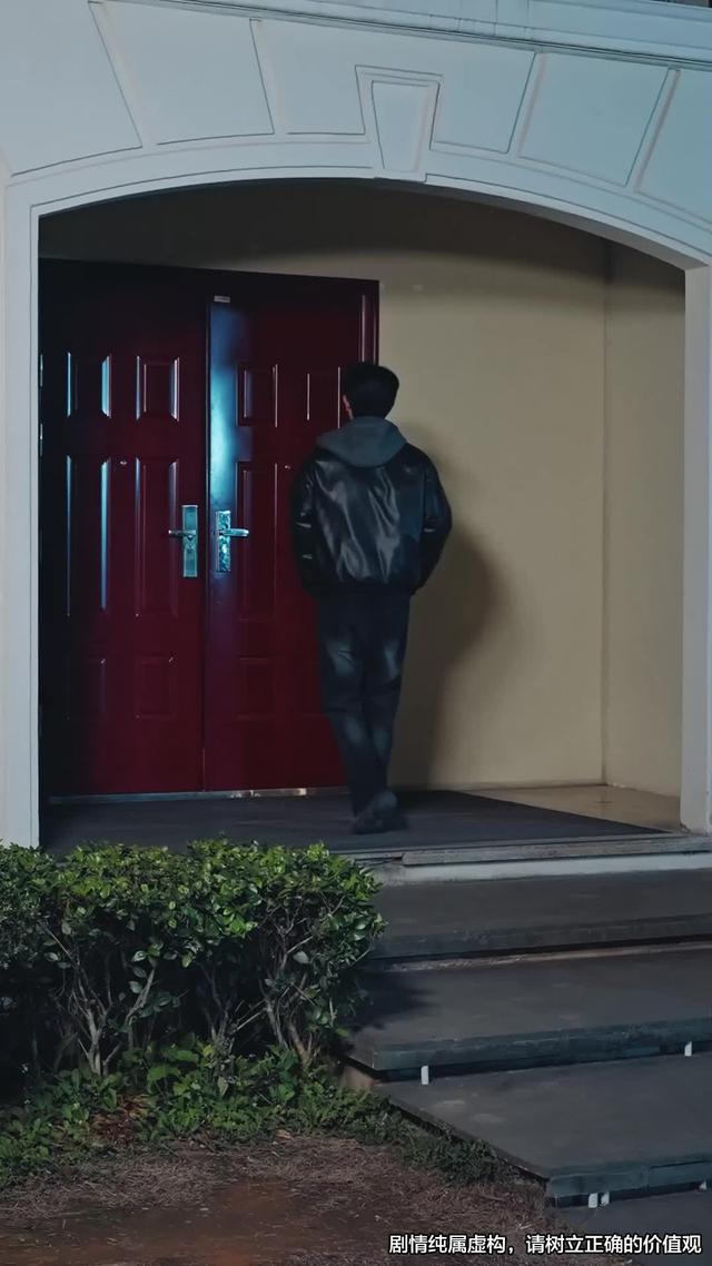 《这个保安不得了，上班第一天把歹徒打跑》剧照