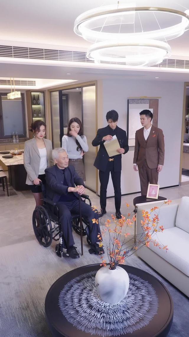 《離婚後她成了萬人迷》劇照