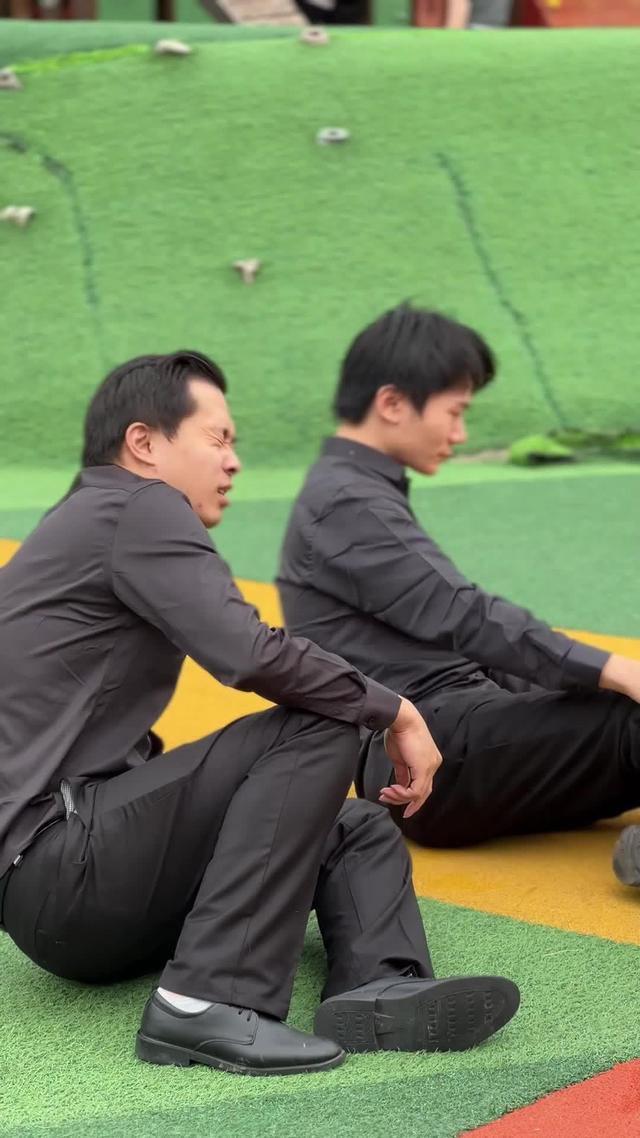 《根本藏不住，全靠女儿神助攻》剧照