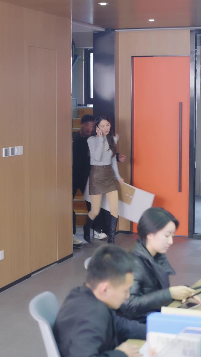 《離婚後她成了萬人迷》劇照