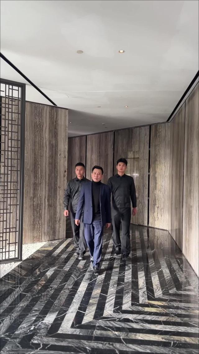 《根本藏不住，全靠女儿神助攻》剧照