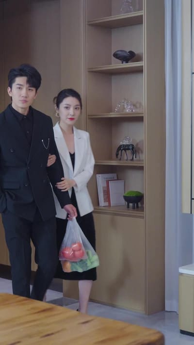 《離婚後她成了萬人迷》劇照
