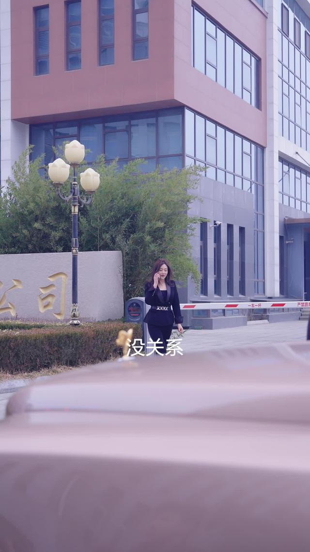《離婚後她成了萬人迷》劇照