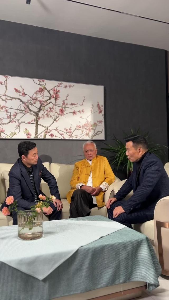 《根本藏不住，全靠女儿神助攻》剧照