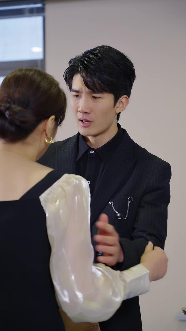 《離婚後她成了萬人迷》劇照