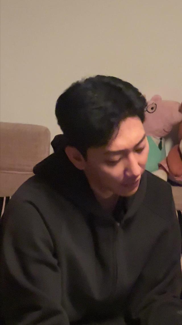 《根本藏不住，全靠女儿神助攻》剧照