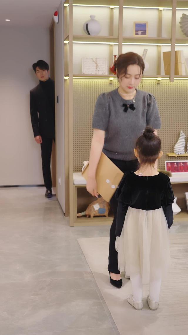 《離婚後她成了萬人迷》劇照