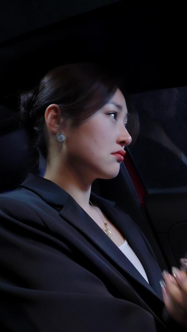 《離婚後她成了萬人迷》劇照
