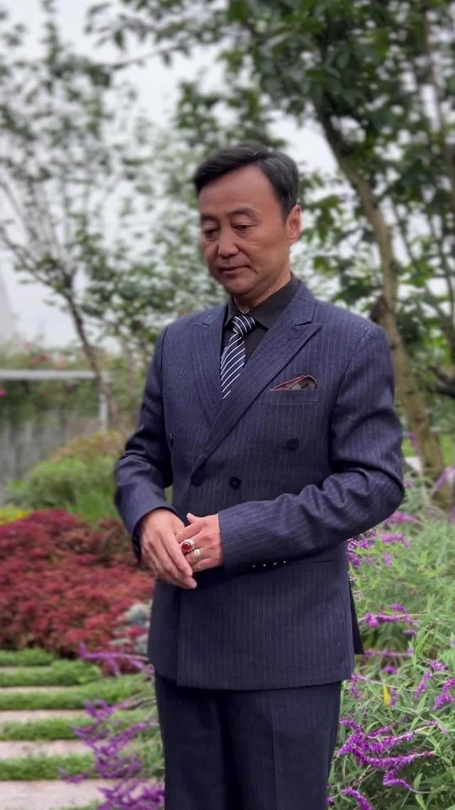 《根本藏不住，全靠女儿神助攻》剧照