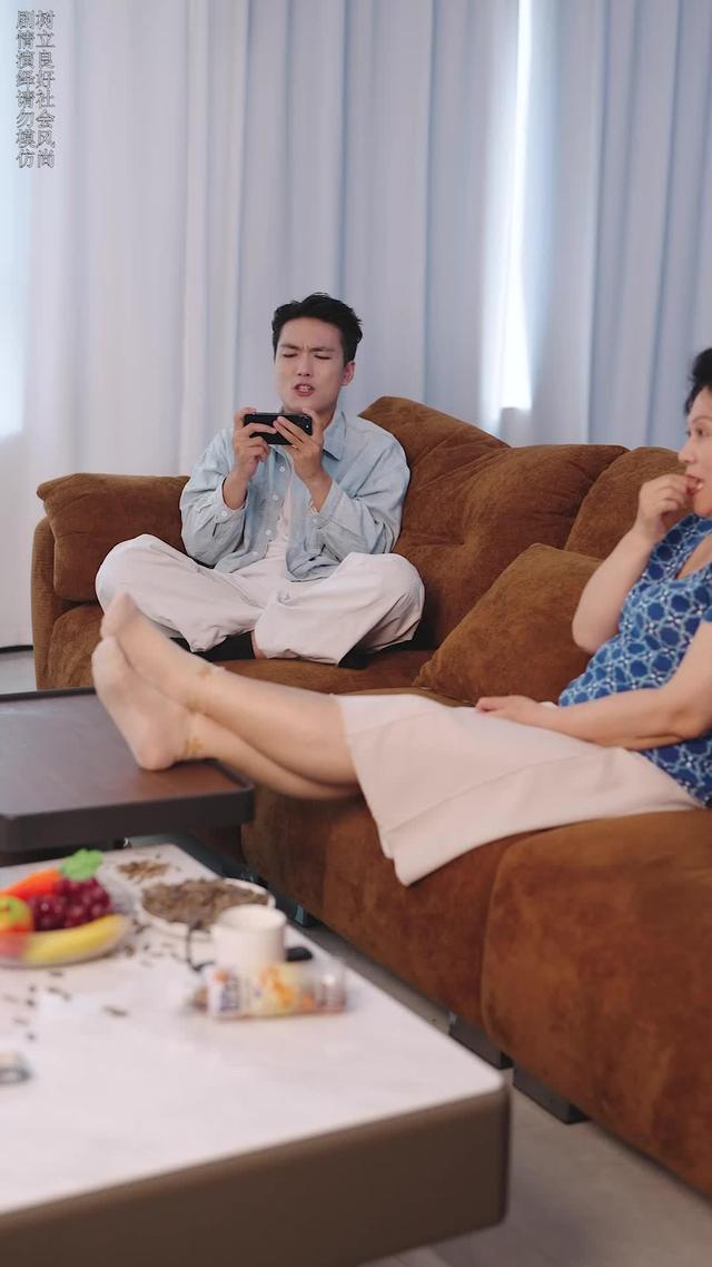 《听到扫地机器人的语音，我掀桌离婚了》剧照