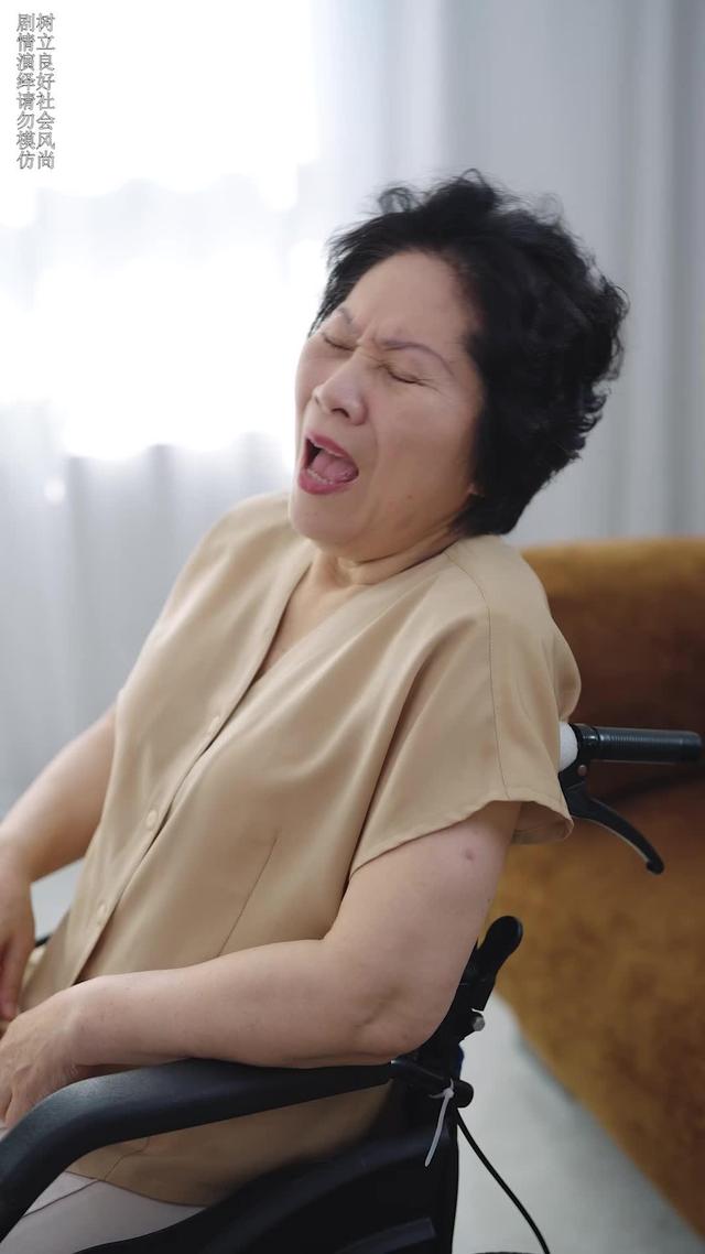 《听到扫地机器人的语音，我掀桌离婚了》剧照