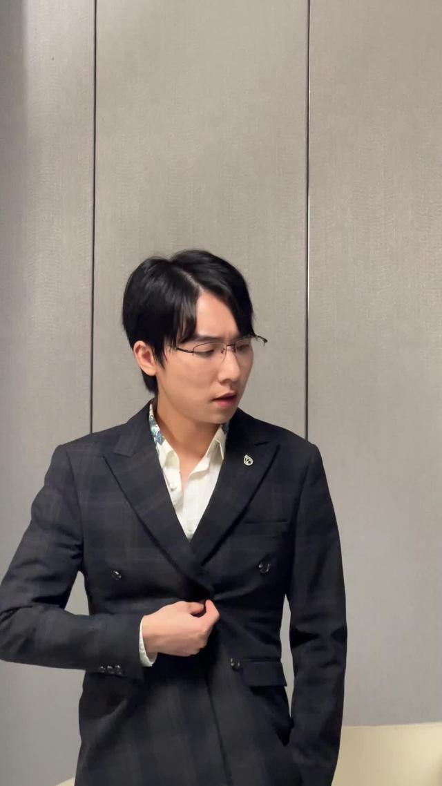 《根本藏不住，全靠女儿神助攻》剧照