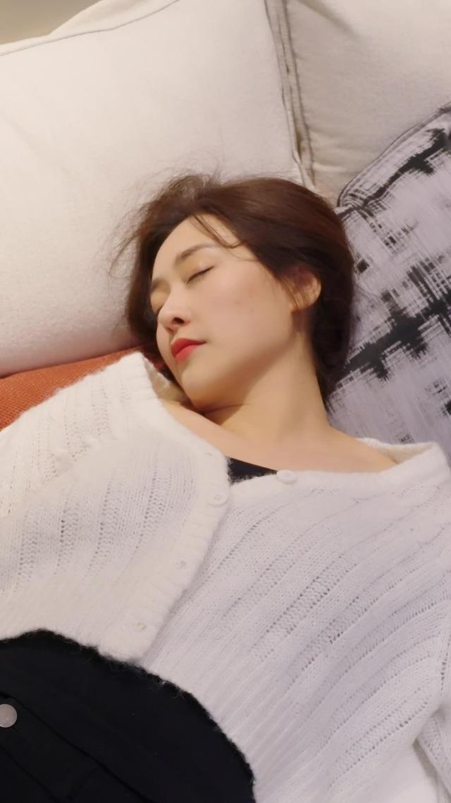 《離婚後她成了萬人迷》劇照