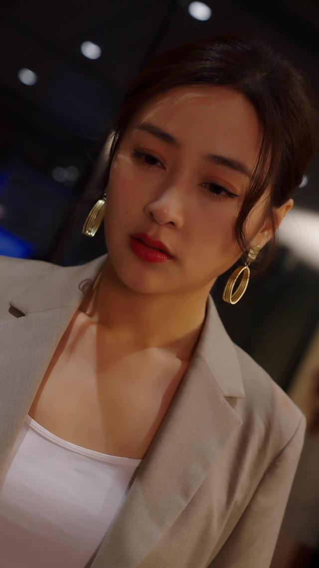 《離婚後她成了萬人迷》劇照