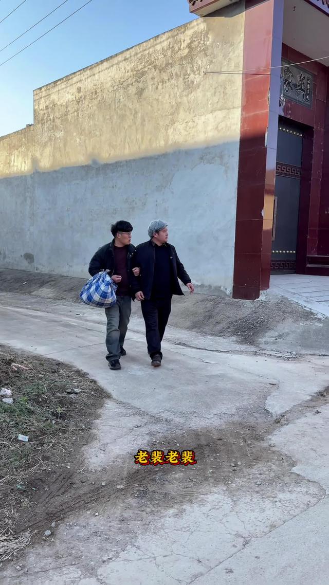 《屋簷下的晚情》劇照
