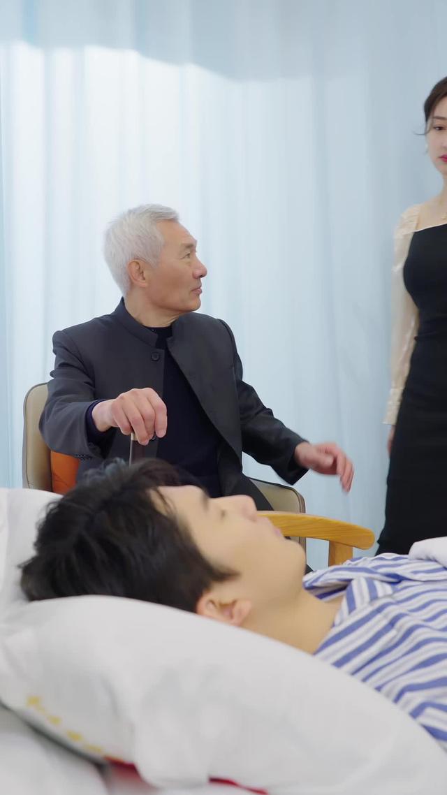 《離婚後她成了萬人迷》劇照