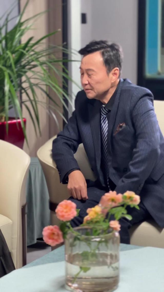 《根本藏不住，全靠女儿神助攻》剧照