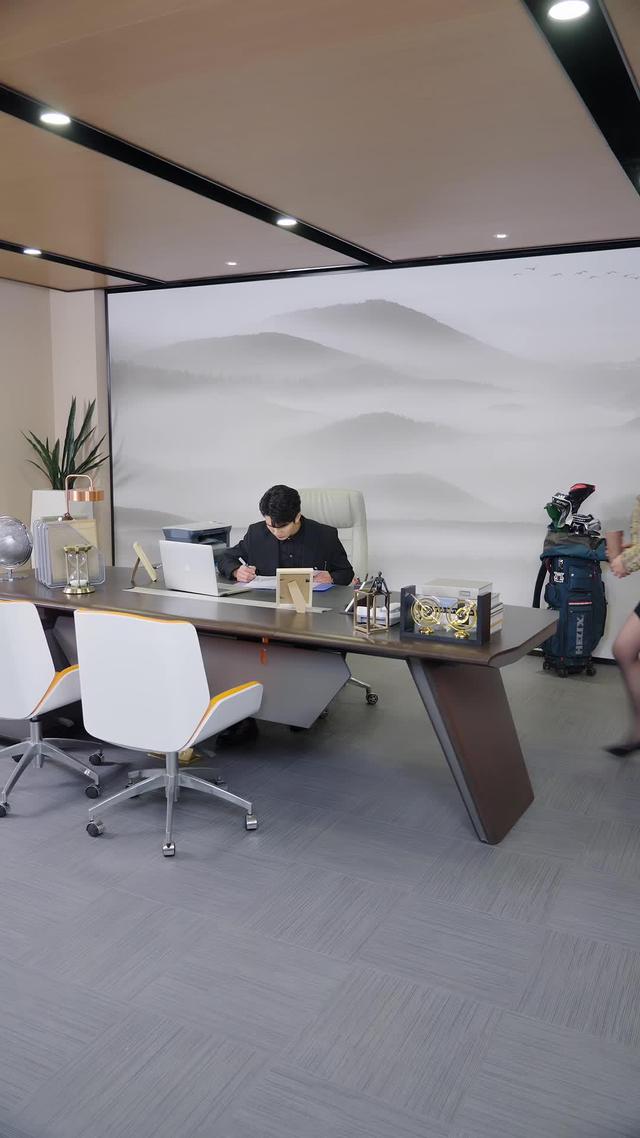 《離婚後她成了萬人迷》劇照