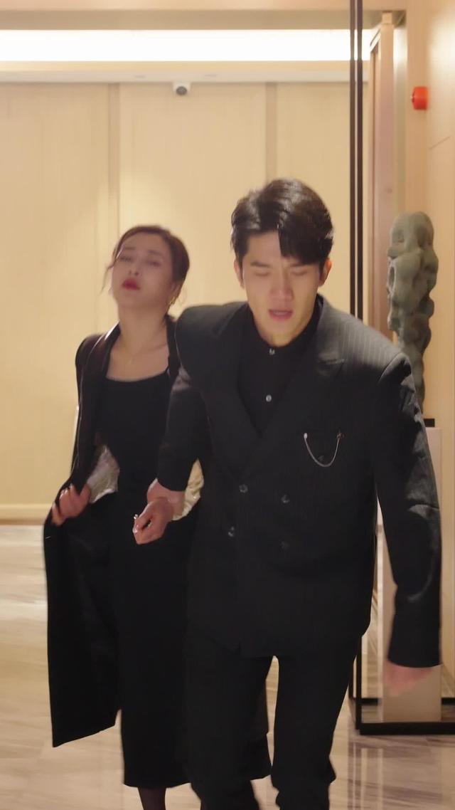 《離婚後她成了萬人迷》劇照