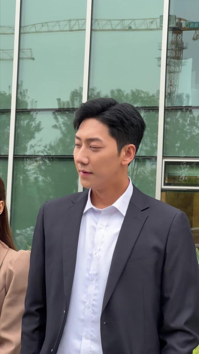 《根本藏不住，全靠女儿神助攻》剧照