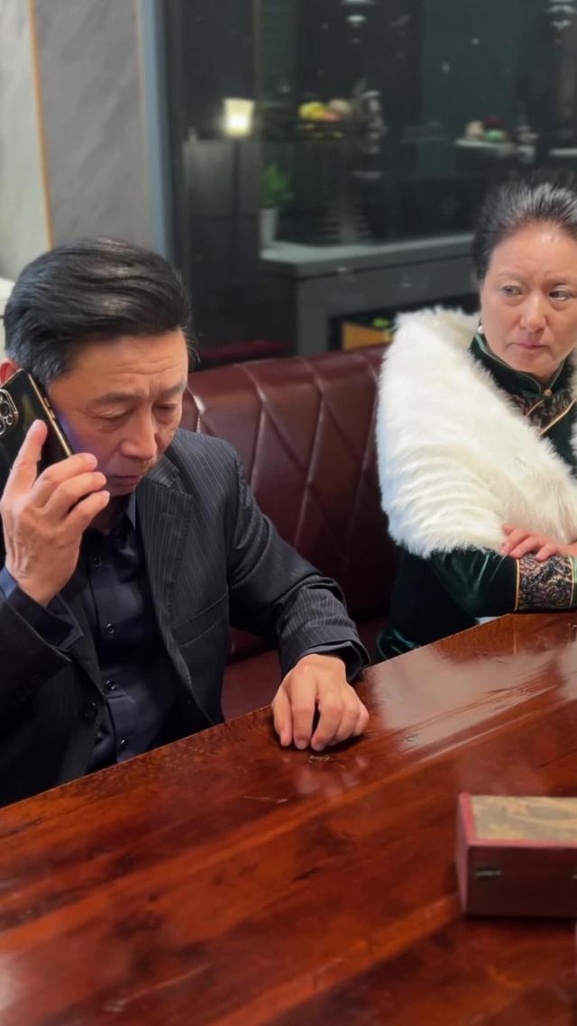 《根本藏不住，全靠女儿神助攻》剧照