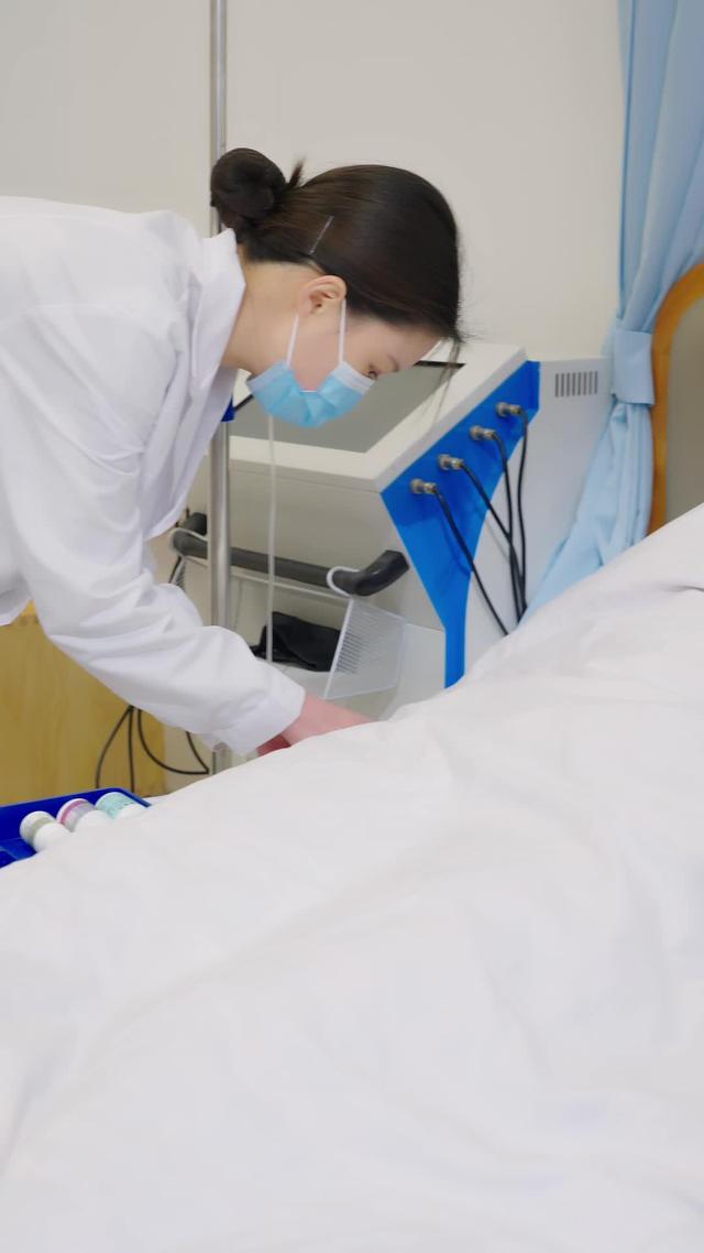 《離婚後她成了萬人迷》劇照