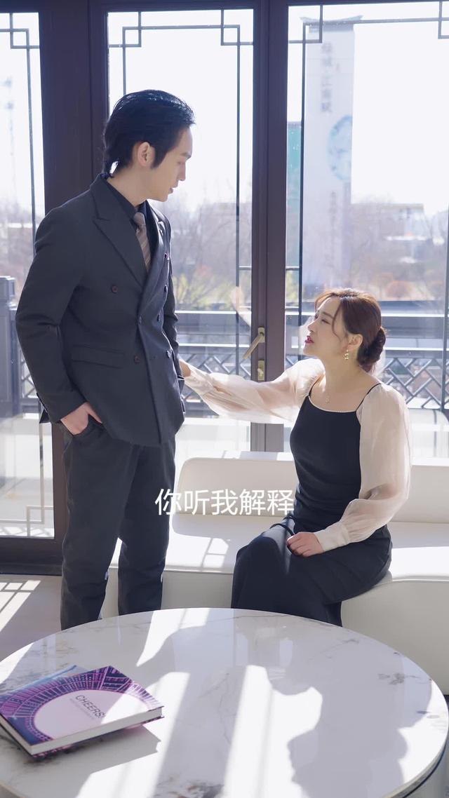 《離婚後她成了萬人迷》劇照
