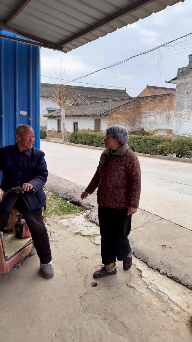 《屋簷下的晚情》劇照