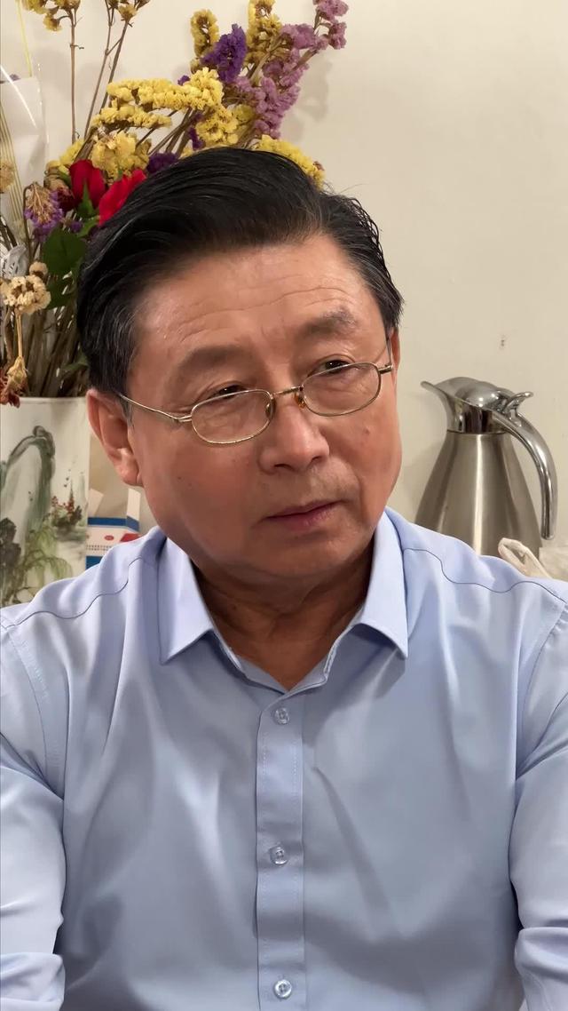 《根本藏不住，全靠女儿神助攻》剧照