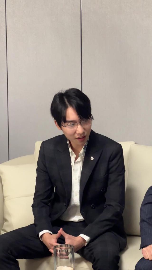 《根本藏不住，全靠女儿神助攻》剧照