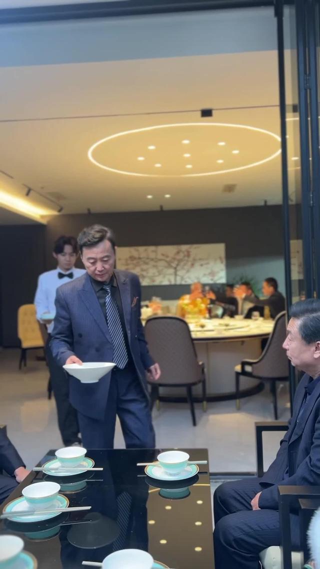 《根本藏不住，全靠女儿神助攻》剧照