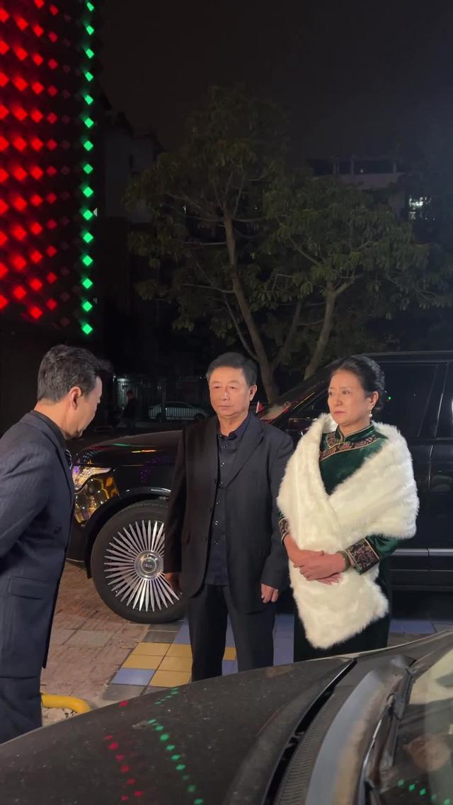 《根本藏不住，全靠女儿神助攻》剧照