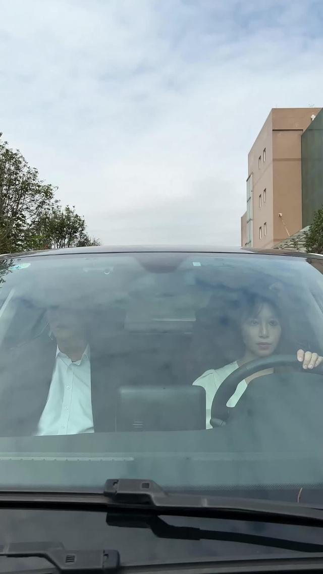 《根本藏不住，全靠女儿神助攻》剧照