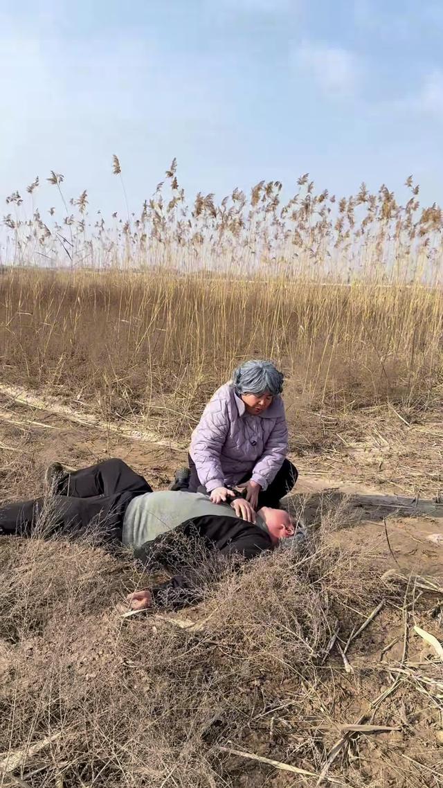 《屋簷下的晚情》劇照