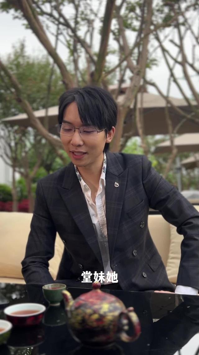《根本藏不住，全靠女儿神助攻》剧照
