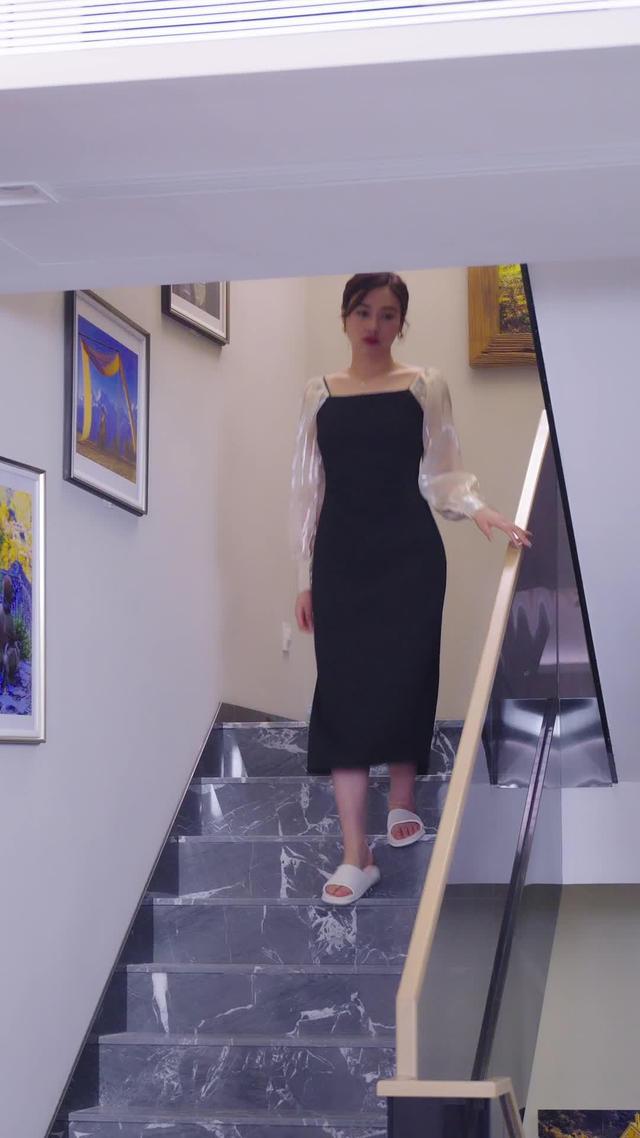 《離婚後她成了萬人迷》劇照