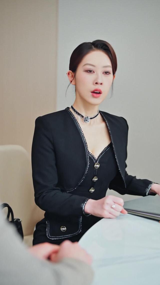《低調下山，奈何師姐太耀眼》劇照