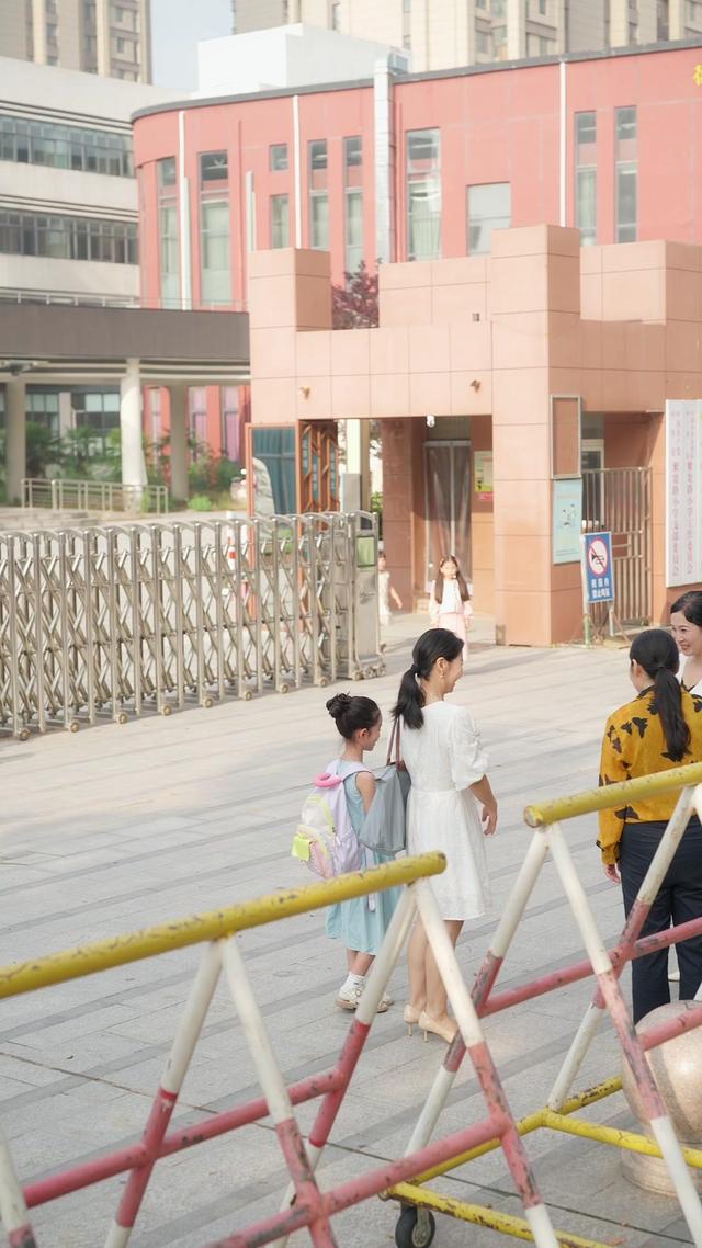 《一席升学宴，看清养子心》剧照