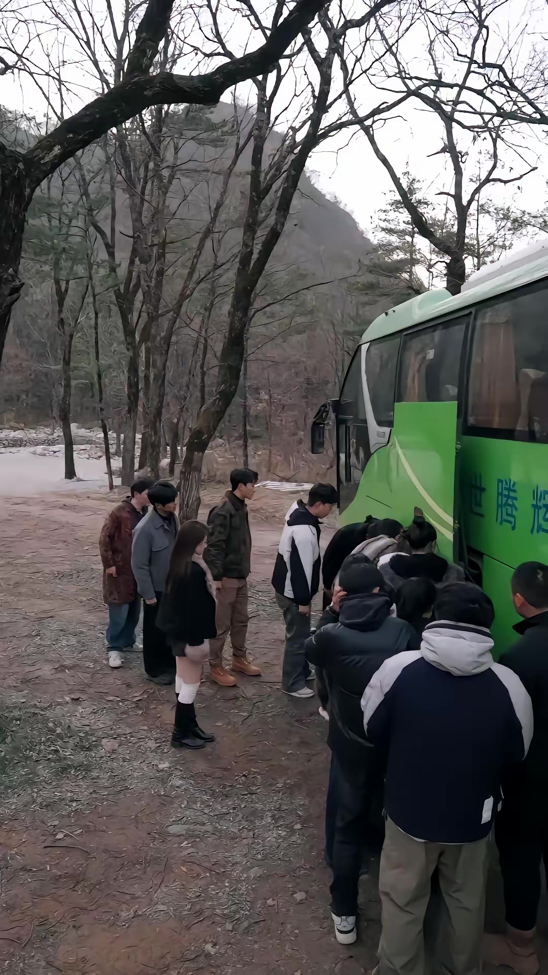 《人面熊危機》劇照