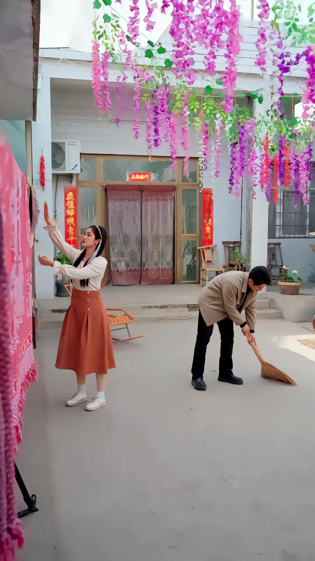 《人在鄉村扯犢子，珍獸找上門來了》劇照