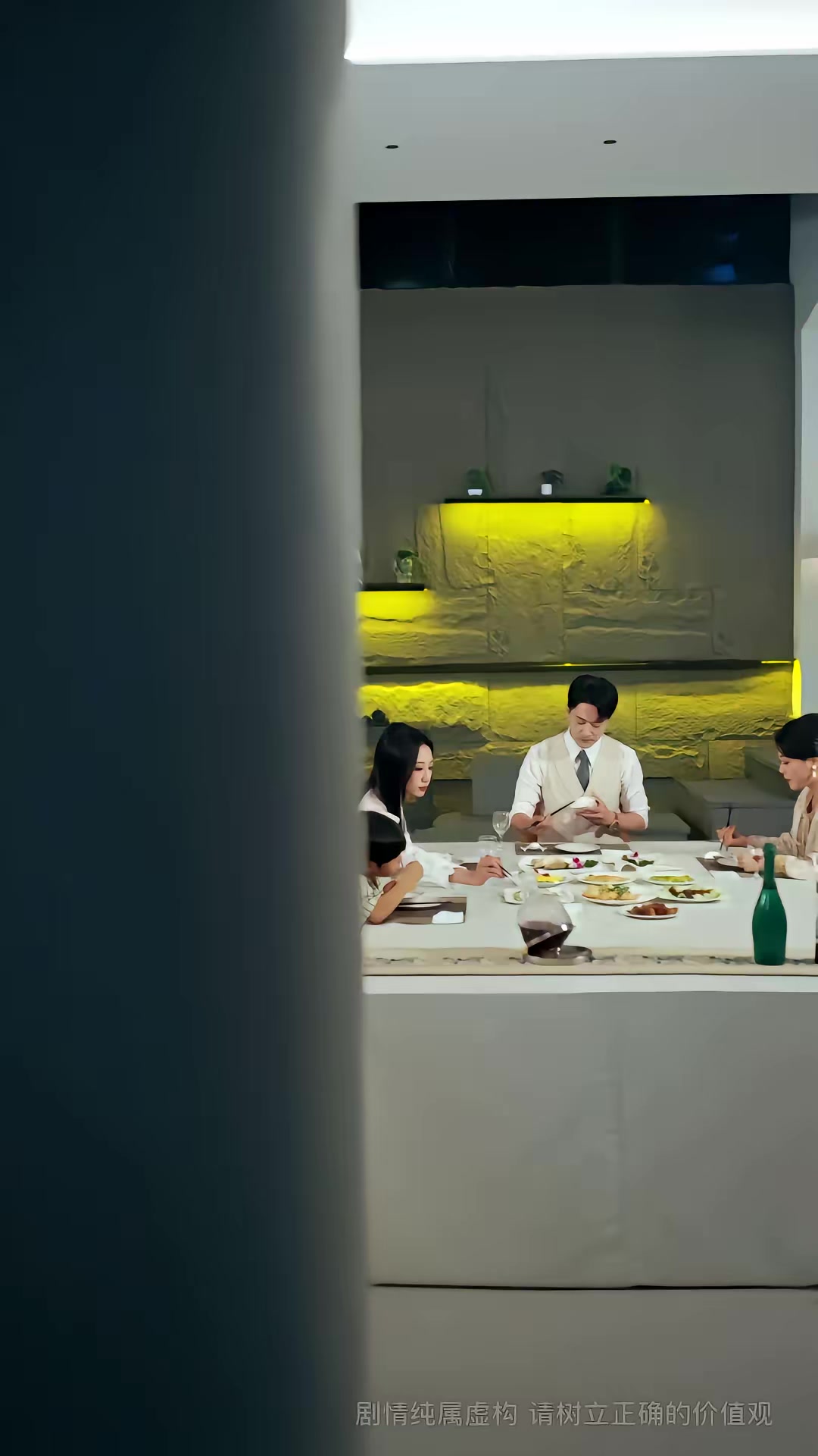 《妈咪受辱，大小姐回国掀翻全场》剧照