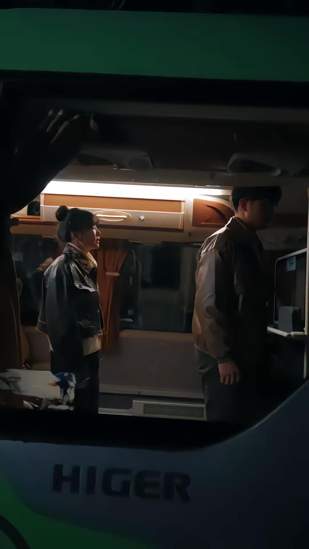 《人面熊危機》劇照