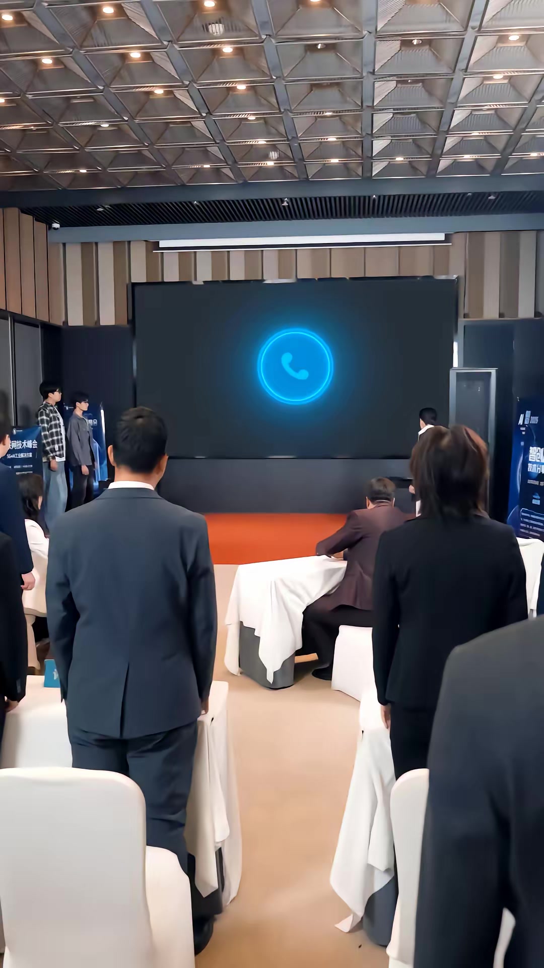 《国产AI遥遥领先》剧照