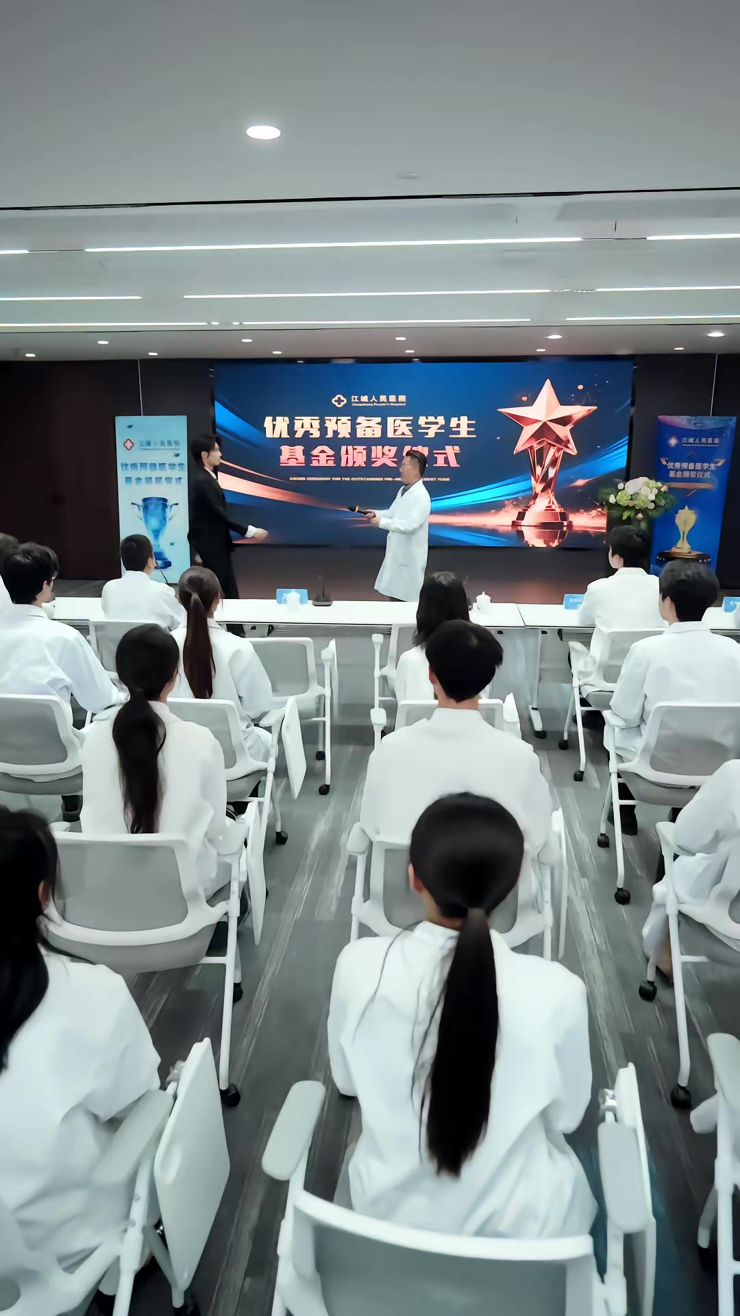 《天降俏弟媳，大姑子們追著寵》劇照