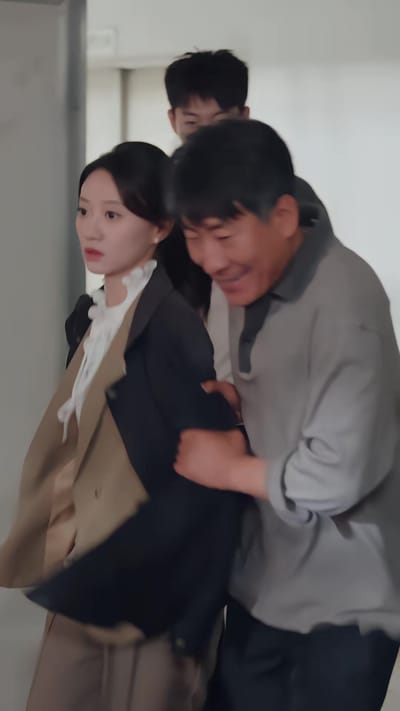 《天降俏弟媳，大姑子們追著寵》劇照