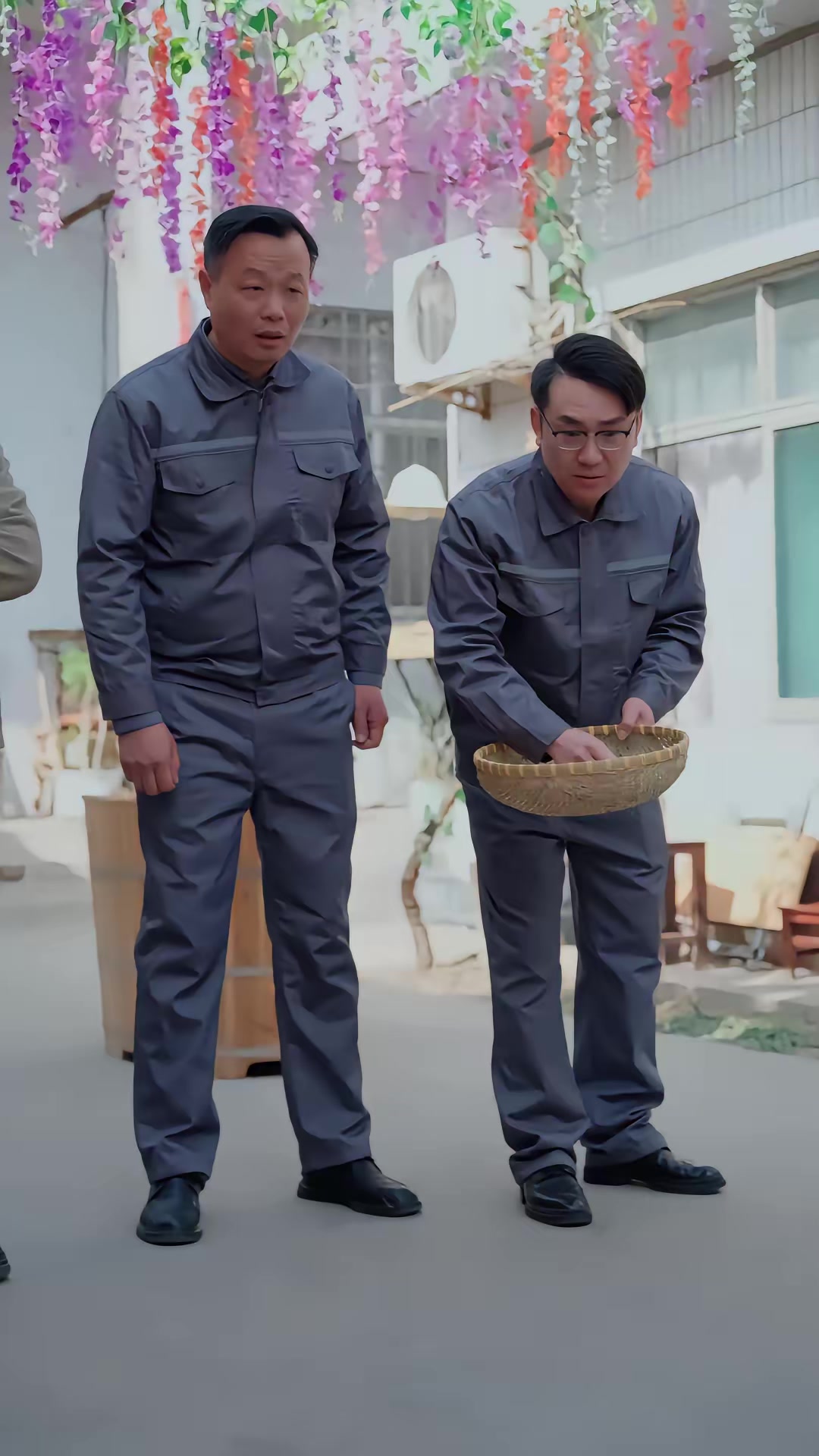 《人在鄉村扯犢子，珍獸找上門來了》劇照