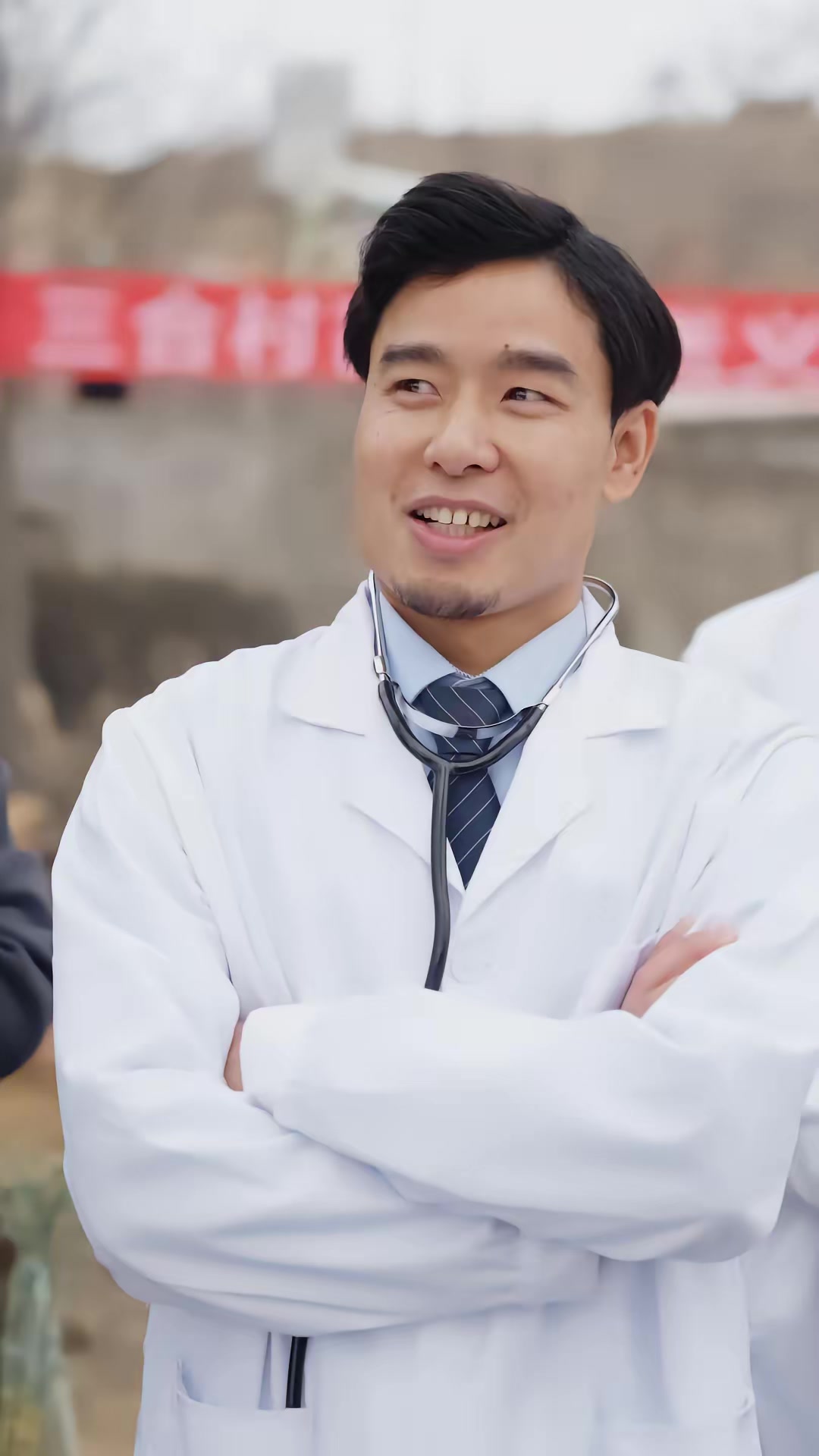 《人在鄉村扯犢子，珍獸找上門來了》劇照